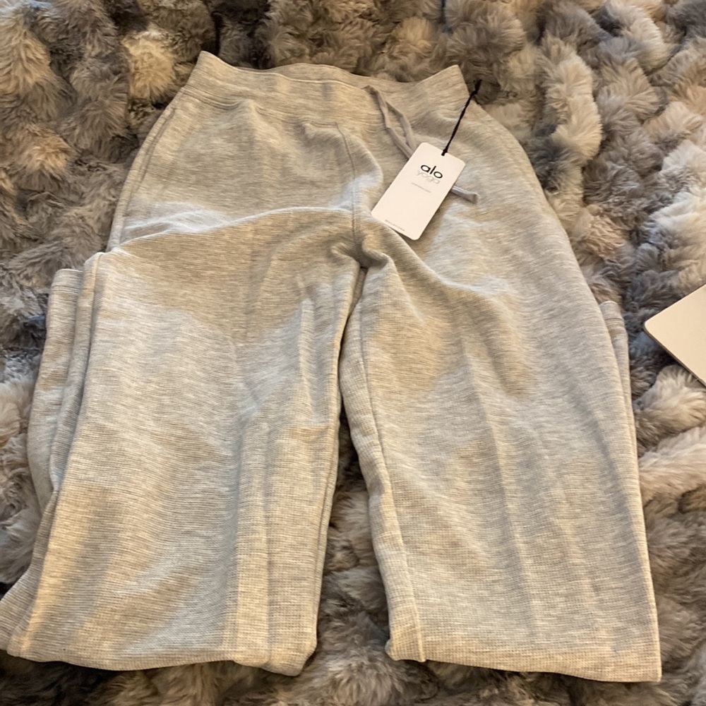alo yoga sweatpants